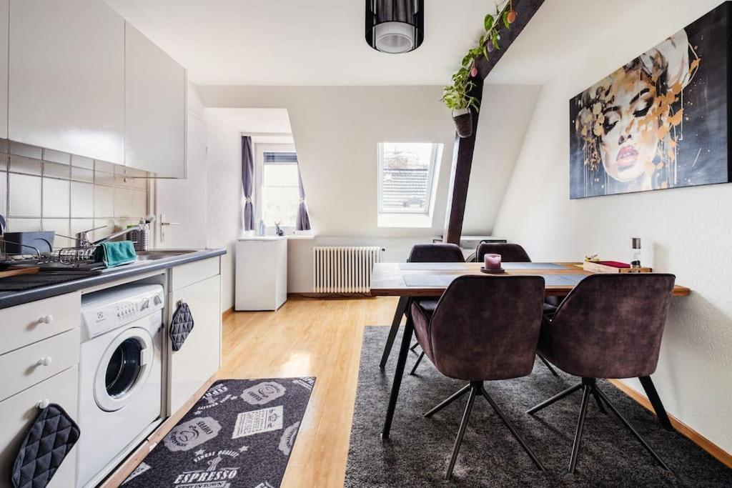 Charmante Wohnung An Beliebter, Urbaner Lage Zürich Buitenkant foto
